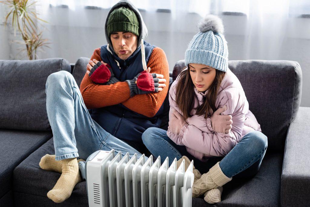 couple-in-house-cold couple in house cold